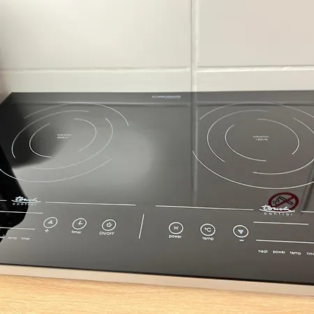 Modernes Untergeschoss-apartment