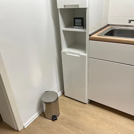 Modernes Untergeschoss-apartment * Hanovre