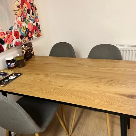 Modernes Untergeschoss-apartment Apartman *